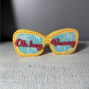 Oh hey, Vacay
Yellow and Blue Sunglasses Decor